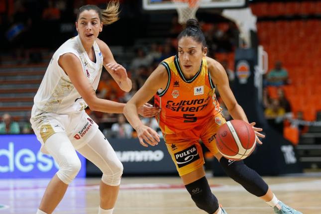 El Príncipe Felipe se viste de gala para la visita del Valencia BC