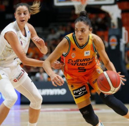 El Príncipe Felipe se viste de gala para la visita del Valencia BC
