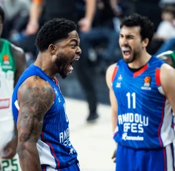 Efes se impone a Panathinaikos en el regreso de Ataman, 71-68