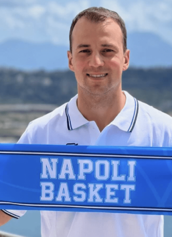 Kevin Pangos aterriza en Nápoles