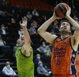 Dubljevic despierta a un Valencia Basket que asegura la 4ª plaza (96-76)