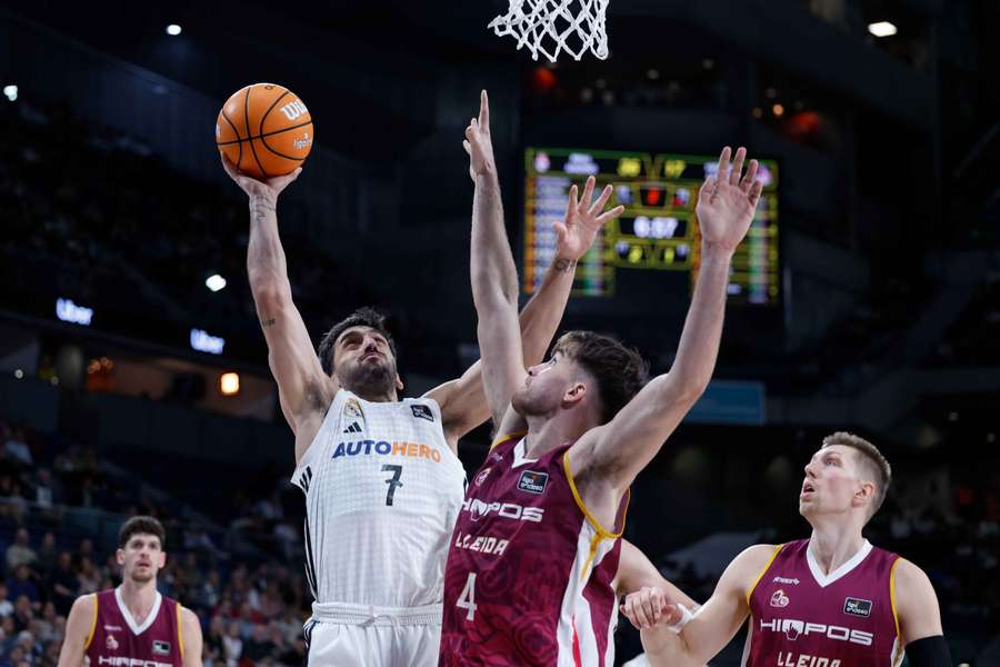 El Real Madrid supera a un aguerrido Hiopos Lleida (85-78)