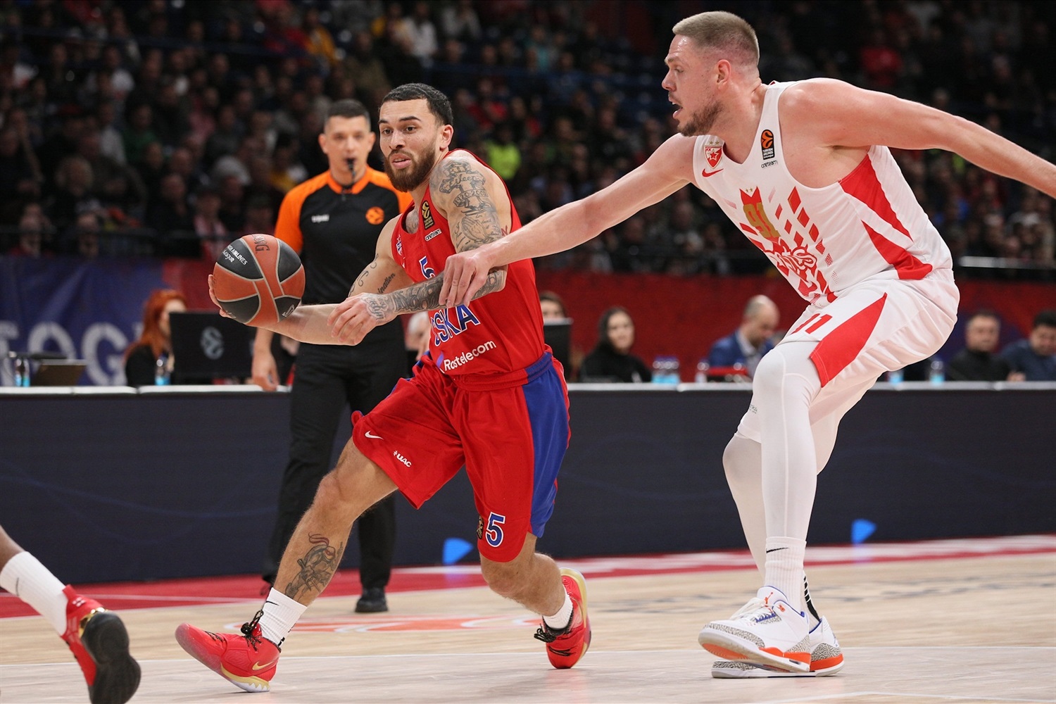 Mike James marca la diferencia en el Stark Arena (81-86)