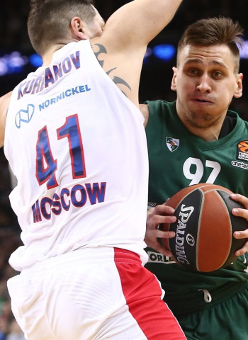 Daniel Hackett marca la diferencia en un duro partido ante el Zalgiris Kaunas (79-84)