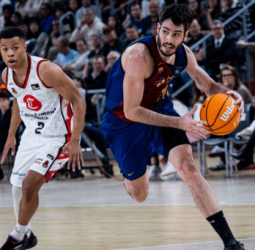 El Barça despierta en el último cuarto y vence al Casademont (97-95)