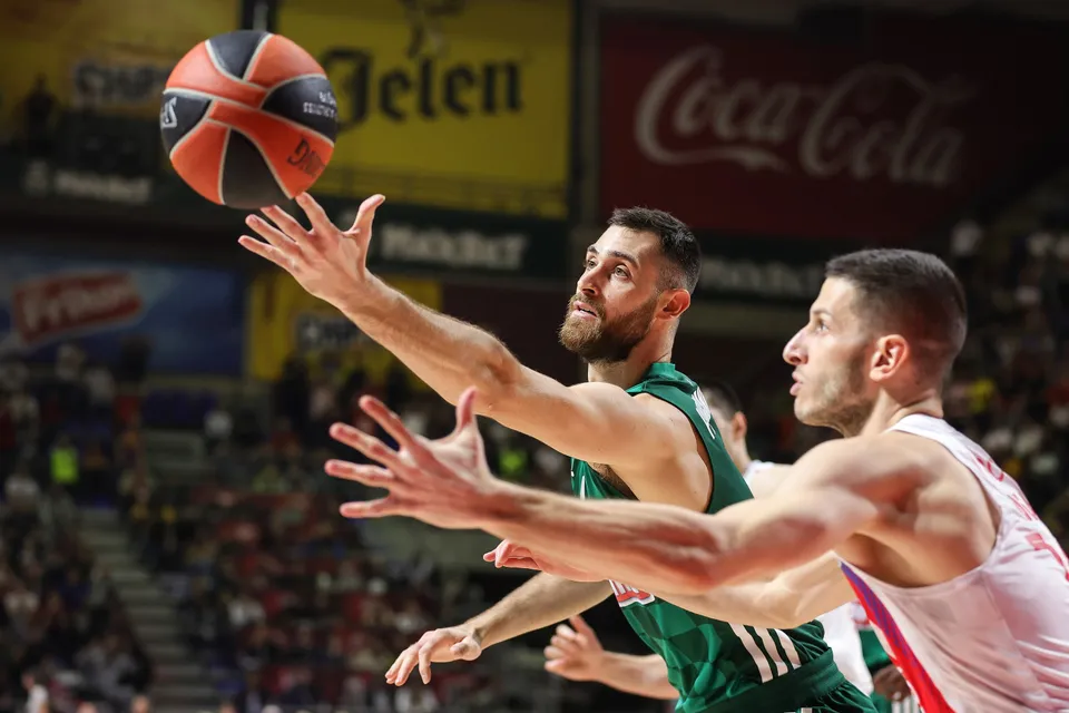 El Panathinaikos sale vivo de Belgrado (75-77)