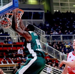 Baskonia cae en la orilla de la remontada (80-76)
