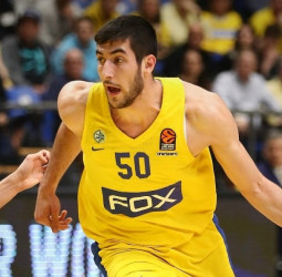 Maccabi renueva el contrato de Yovel Zoosman