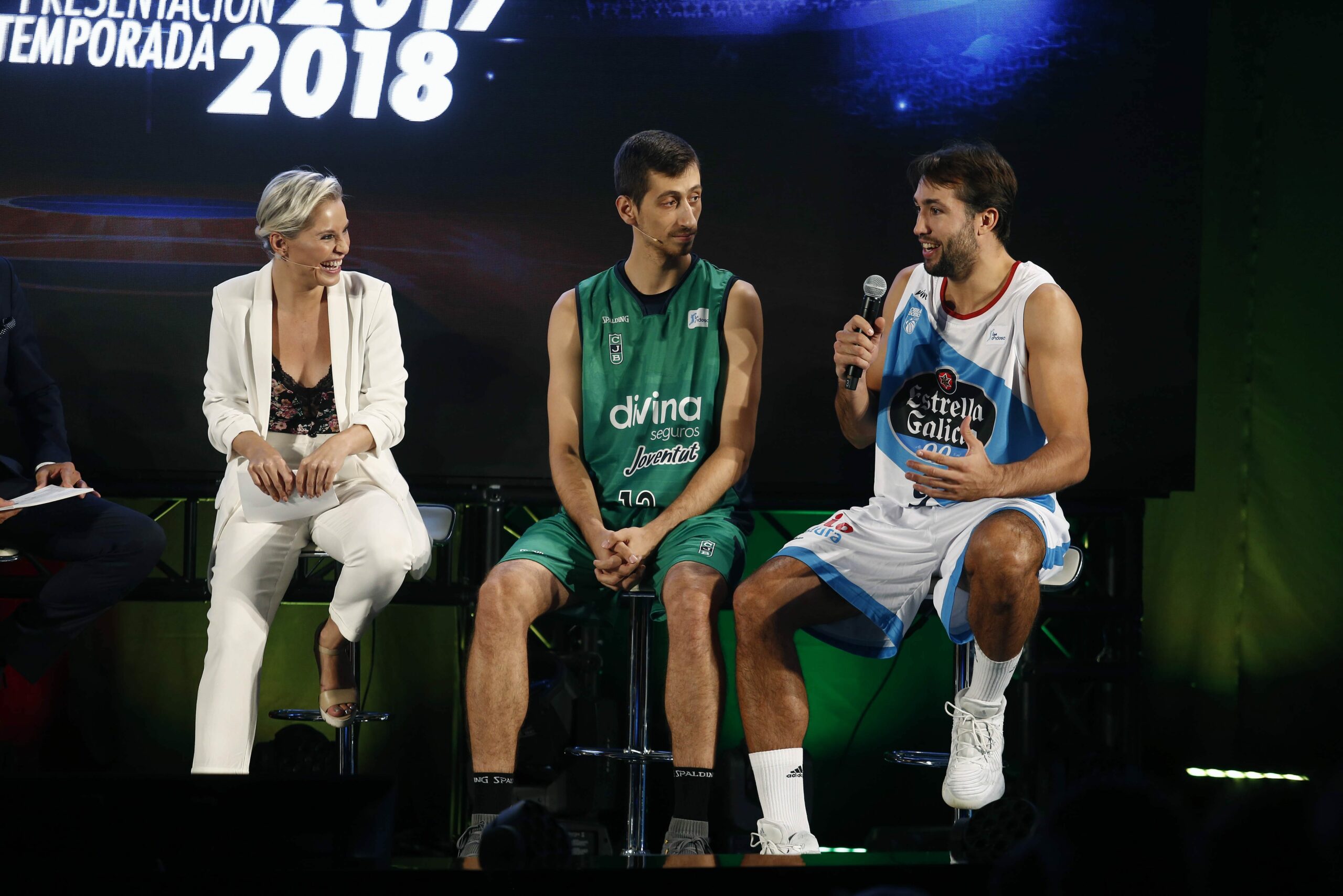 Nacho Llovet representa al Monbus Obradoiro en la presentación oficial de la Liga Endesa