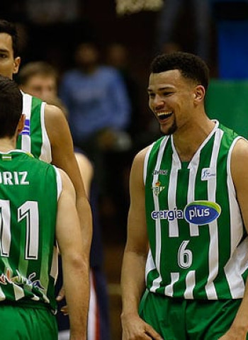 Primera victoria del Real Betis (83-77)
