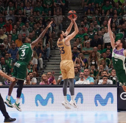 El Barcelona triunfa en Málaga y se clasifica para la final de la Liga Endesa (75-87)