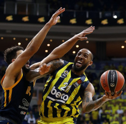 La defensa del Fenerbahce se impone al Khimki (89-76)