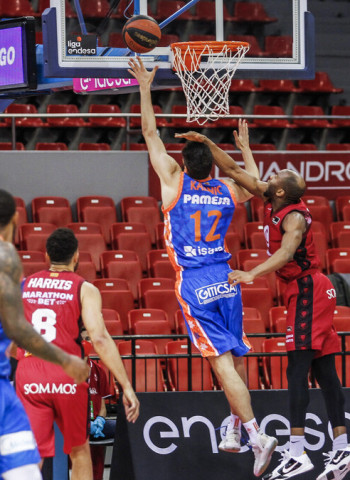 El Valencia Basket corta su mala racha en Zaragoza (76-85)