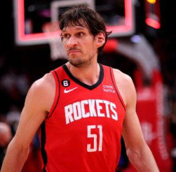 Los Houston Rockets renuevan a Boban Marjanovic