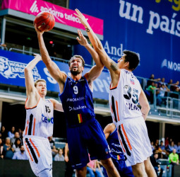 Visita a una pista mítica del baloncesto europeo