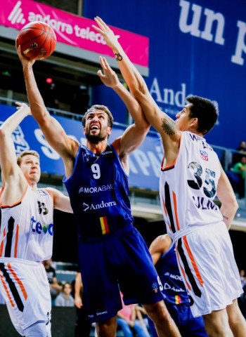 Visita a una pista mítica del baloncesto europeo