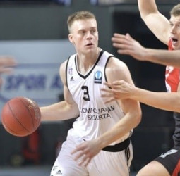 El Estrella Roja negocia con Nate Wolters