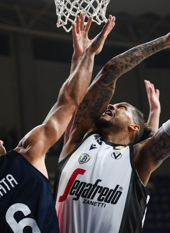 Bolonia sofoca a San Lorenzo para reservar un lugar en la Final Intercontinental (75-57)