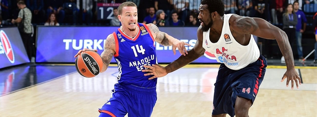 El Besiktas, atento a la situación de Josh Adams