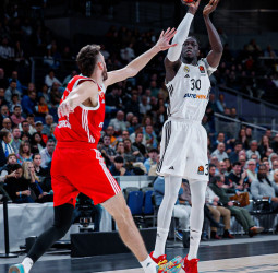 El Real Madrid confirma su mejoría con un contundente versión, 95-72
