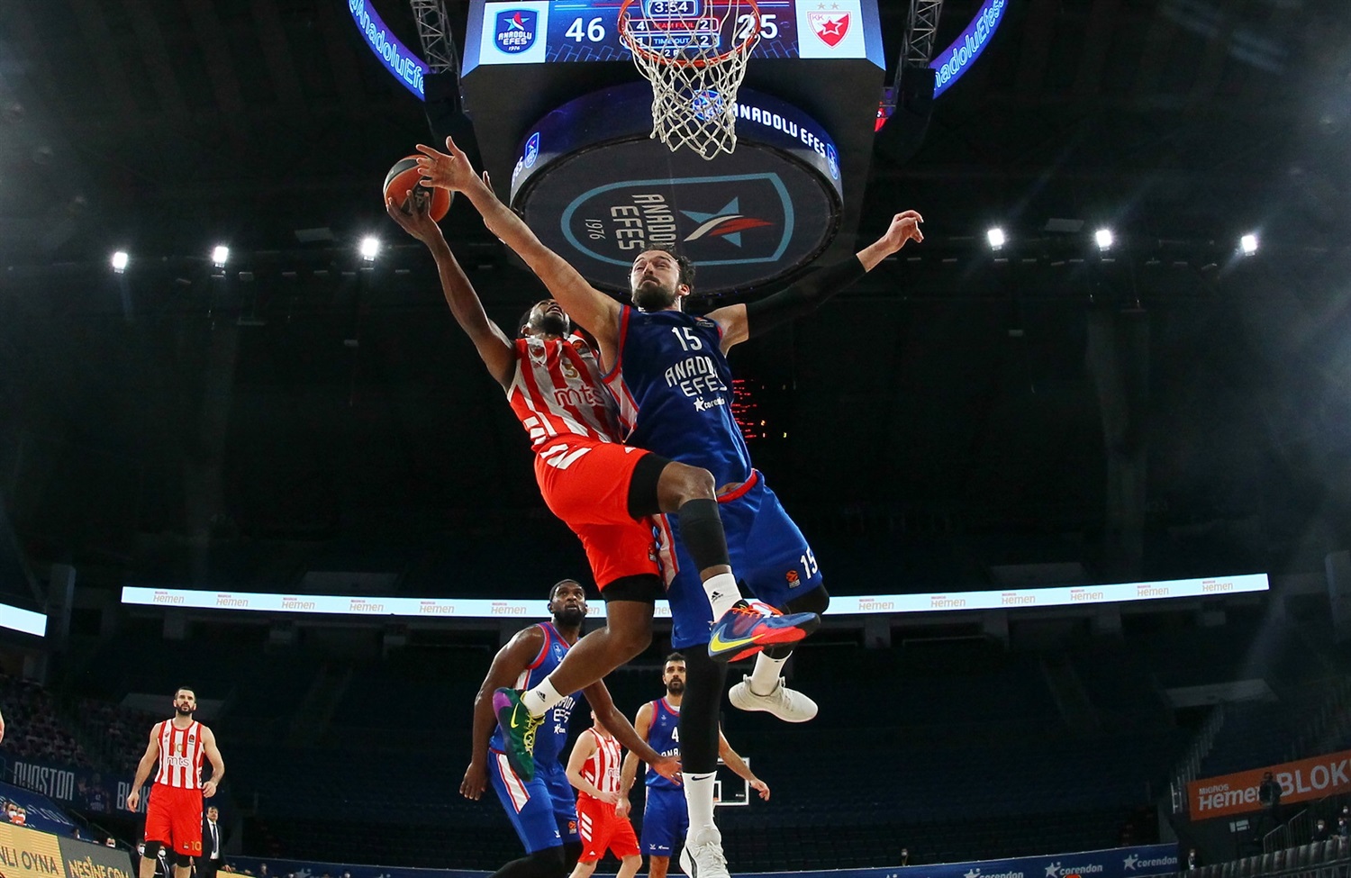Anadolu Efes, superior al Estrella Roja (86-72)