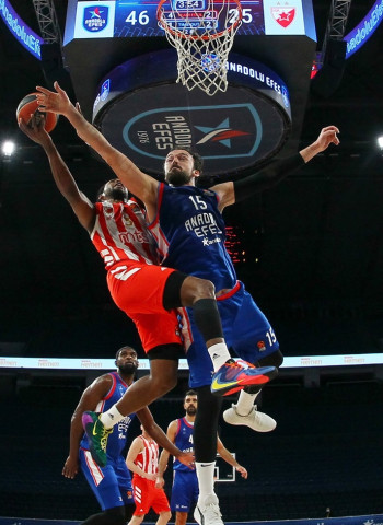 Anadolu Efes, superior al Estrella Roja (86-72)