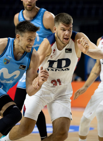 A Vitoria, y duelo directo en casa