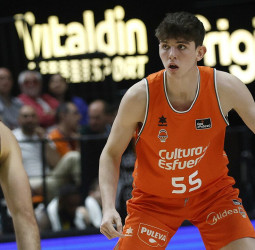 Sergio De Larrea, apuesta taronja para la primera plantilla