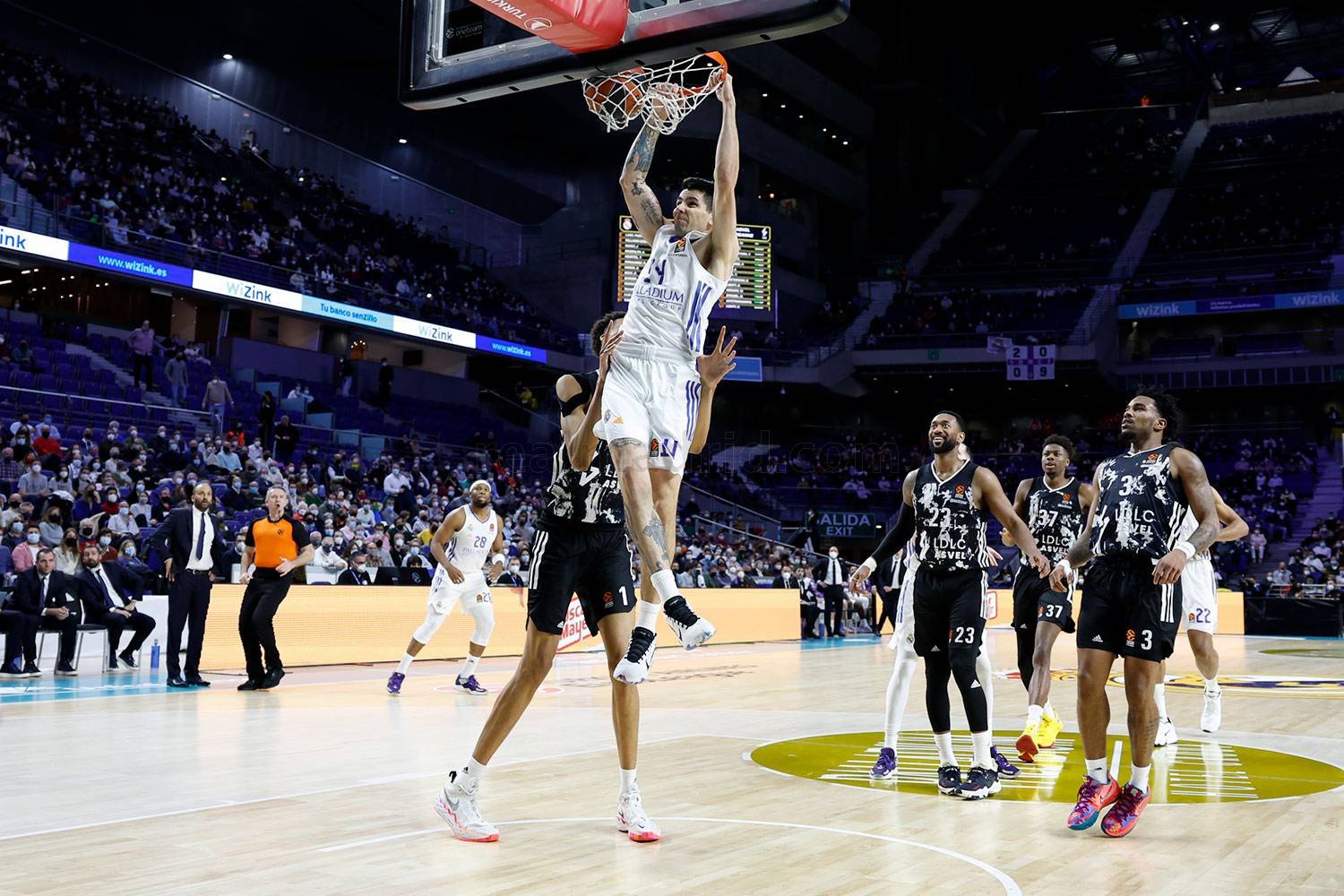 Rudy lidera la victoria contra el Asvel (7O-58)