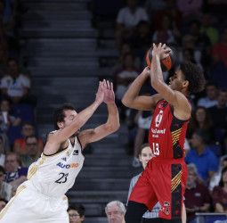 El Valencia Basket posa su interés en Mark Smith