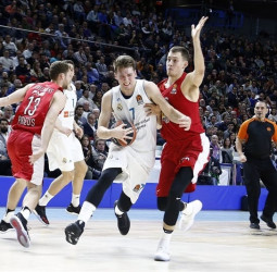 El Madrid tuvo la última posesión para ganar al Olympiacos (79-80)