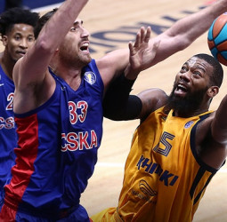 Greg Monroe trabaja para volver a la NBA