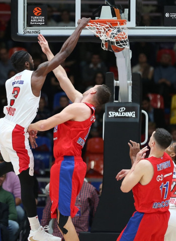 El CSKA Moscú se deja su imbatibilidad ante el Olympiacos (79-84)