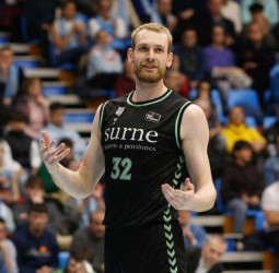 Tryggvi Hlinason renueva con Surne Bilbao Basket hasta 2027