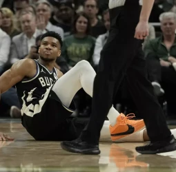 Los Bucks ganan a los Celtics en un partido que solo se lanzaron dos tiros libres