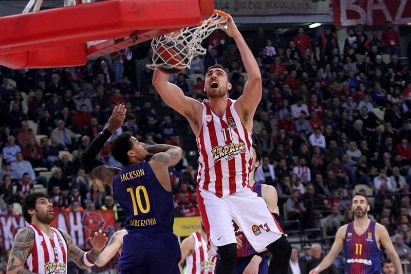 Nikola Milutinov continuará en el Olympiacos