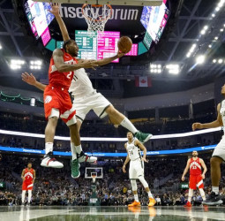 Kawhi Leonard y los triples de VanVleet colocan a los Raptors a un paso de la final (105-99) [2-3]