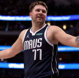 Luka Doncic supera uno de los récords de Wilt Chamberlain