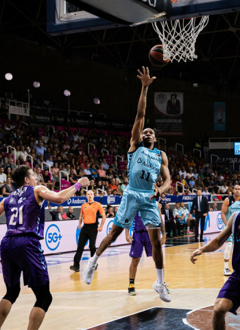 MoraBanc Andorra suma su primera victoria en el duelo de ascendidos (87-74)