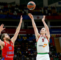 Solo falta la firma para que Marcelinho Huertas sea jugador del Iberostar Tenerife