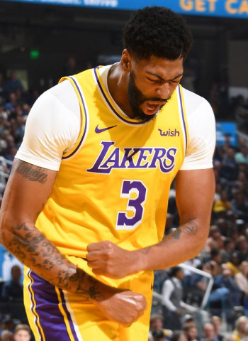 Susto en los Lakers tras sufrir Anthony Davis un esguince de tobillo