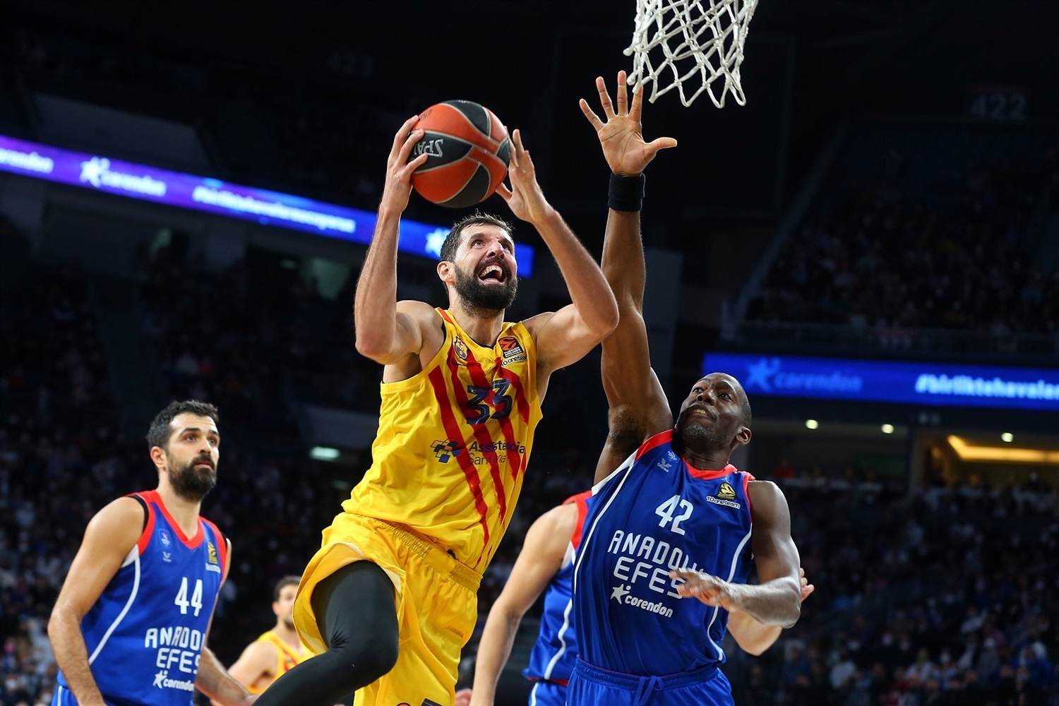 Victoria eminente del Barcelona ante el Anadolu Efes (93-95)