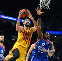 Victoria eminente del Barcelona ante el Anadolu Efes (93-95)