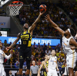 Lenovo Tenerife despierta tarde y el Real Madrid asalta La Hamburguesa (76-82)