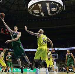 El Unicaja se despide de la Euroliga con victoria (71-67)