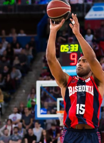 Reacción final del Baskonia para salvar la victoria (87-89)