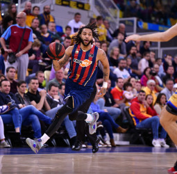 KIROLBET Baskonia recupera la sonrisa en Gran Canaria (72-89)