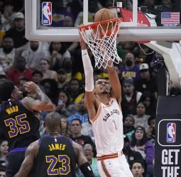 Los Spurs cortan su mala racha de resultados a costa de unos cansados Lakers