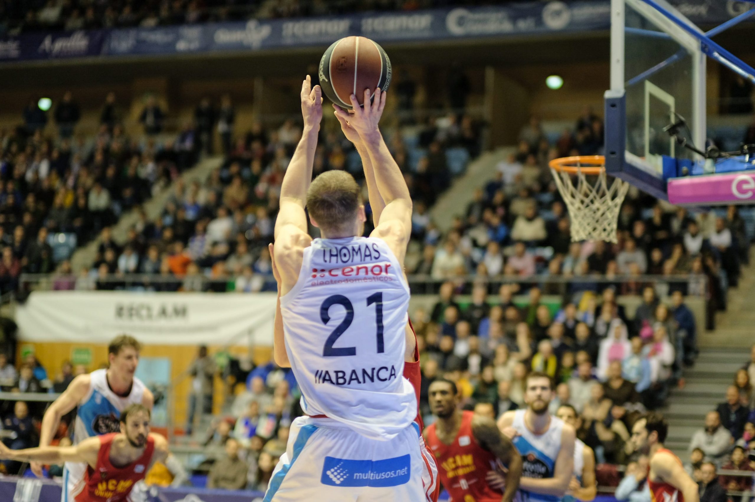 Thomas tras prórroga, decide sobre la bocina (70-68)