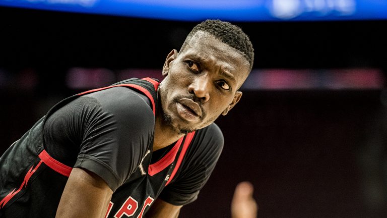 Chris Boucher refuerza la rotación interior de Boston Celtics